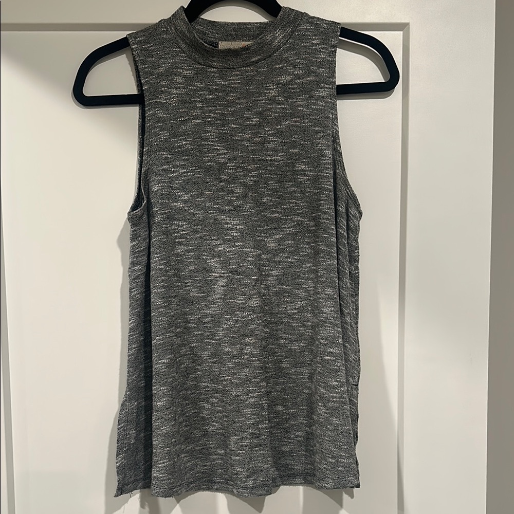 Gray Sleeveless Flowy Top size M